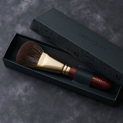 UEDA美粧堂 狐狸毛／細光峰扇形散粉蜜粉刷