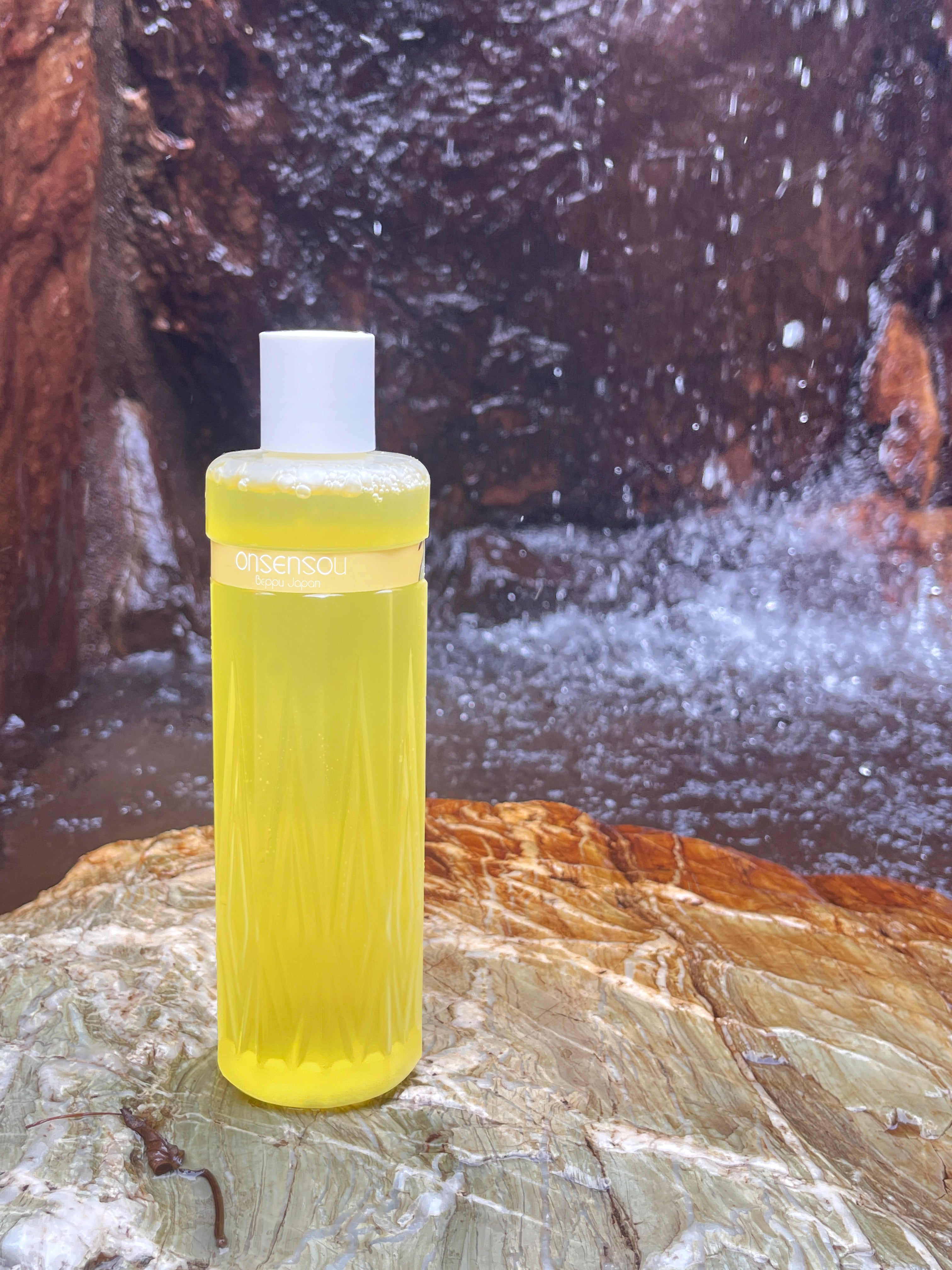 ONSENSOU 溫泉藻保濕洗髮乳 KABOSU｜日本別府溫泉藻 × 柑橘香氣 × 保濕亮澤髮絲
